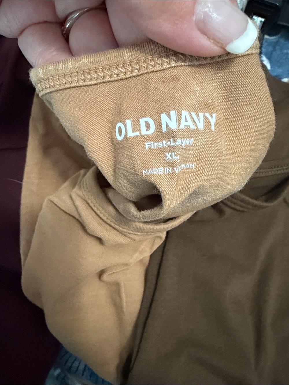 Set of 5 Old Navy First-Layer Tank Tops in Navy, Black, Burgundy, Camel & Brown - Picture 5 of 6
